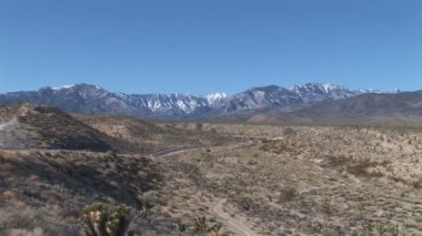 Karlı Dağları çölde