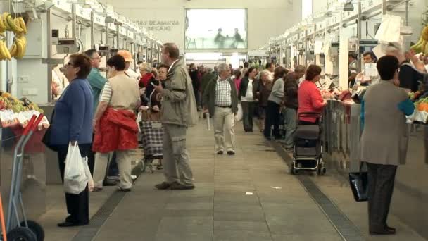 Mercado de Cádiz con visitantes — Vídeo de stock