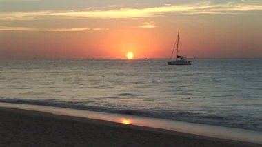 Cabo San Lucas ile tekne üzerinde gündoğumu