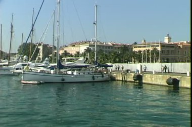 Corsica adada teknelerle dock