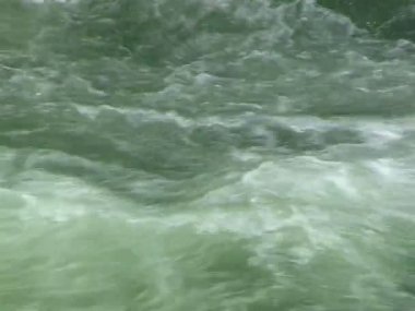 Bow Nehri beyaz su ile