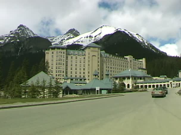 Fairmont Chateau Hotel vicino Lake Louise — Video Stock