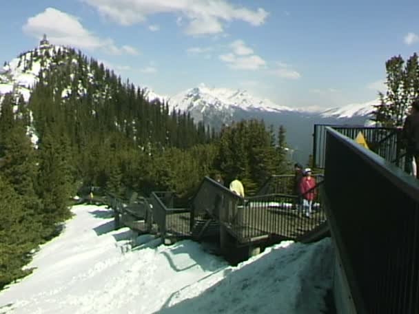 Escalera en el hotel Fairmont en Banff — Vídeo de stock