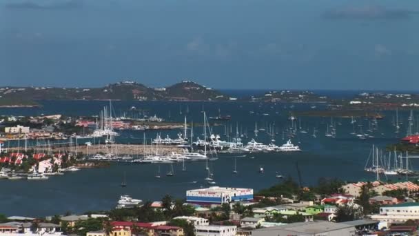 Lagun med yachter på Sint Maarten ö — Stockvideo