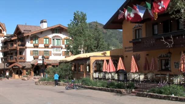 Café Internacional na cidade de Vail — Vídeo de Stock