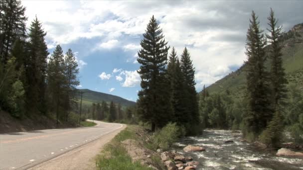 Arkansas fiume di montagna vicino alla strada — Video Stock