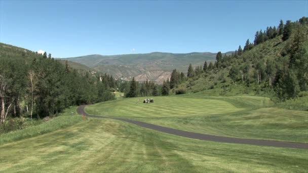 Golfplatz im Biberbach — Stockvideo