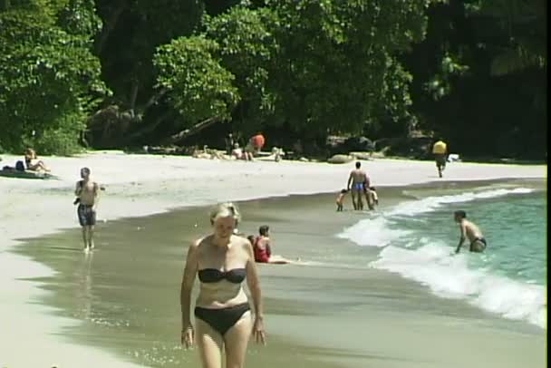 Manuel Antonio Beach In Costa Rica — Stockvideo