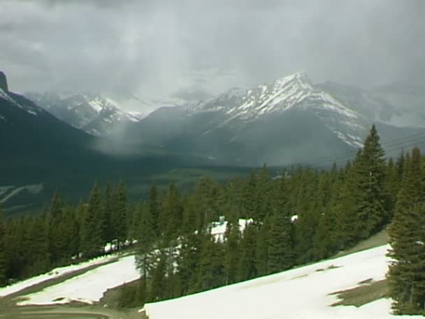 Skidbacken på Lake Louise — Stockvideo