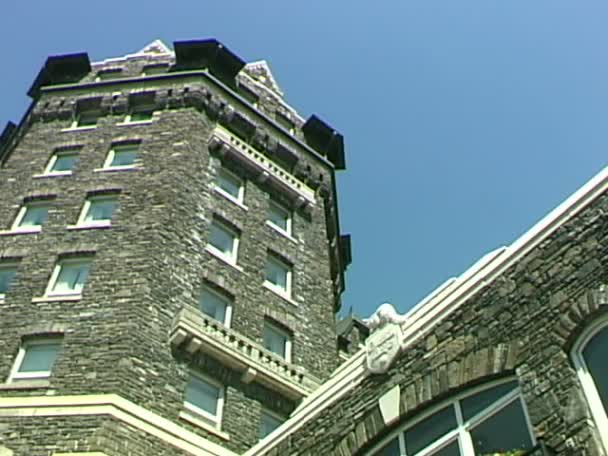 Hotel Fairmont Banff na jaře — Stock video