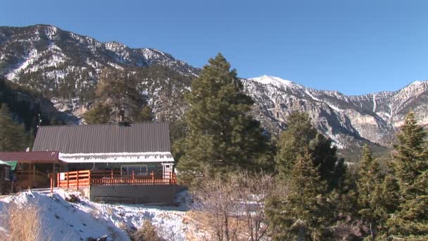 Restaurante de montaña con lodge — Vídeo de stock