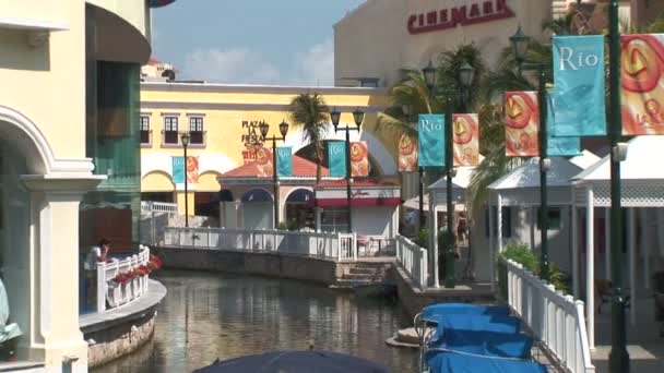 Canal en el centro comercial Cancún — Vídeos de Stock