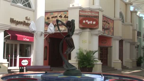 Fontaine dans un centre commercial de Cancun — Video