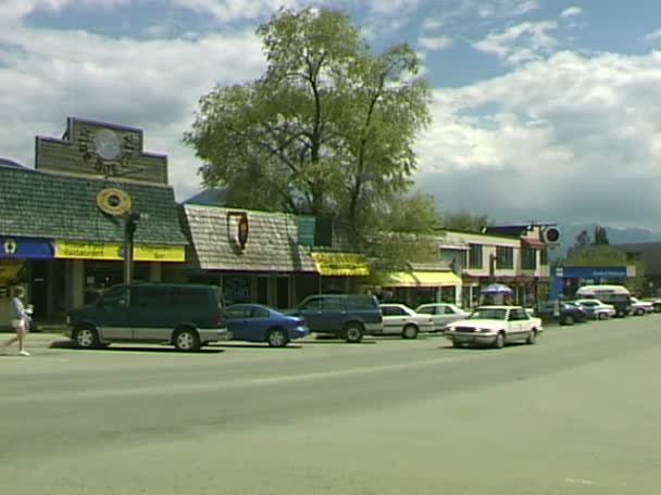 Calle de la ciudad Invermere — Vídeos de Stock