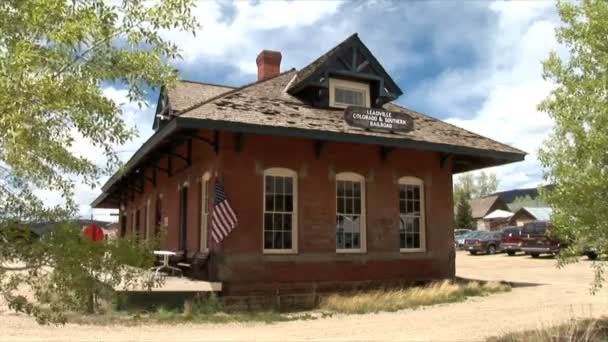 Järnvägsstationen i Leadville city — Stockvideo