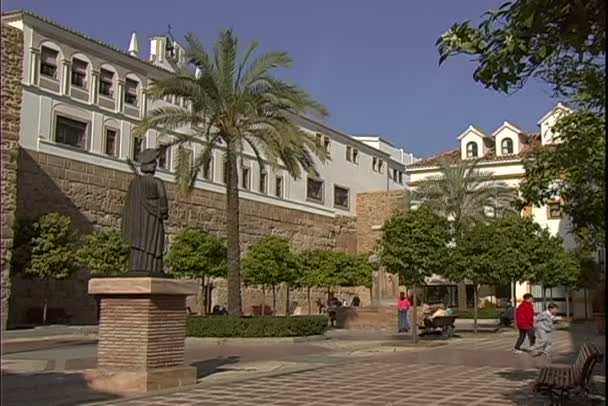 Iglesia de Santa María con patio — Vídeo de stock