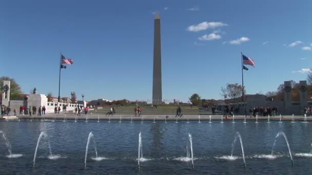 Памятник Вашингтону днем — стоковое видео
