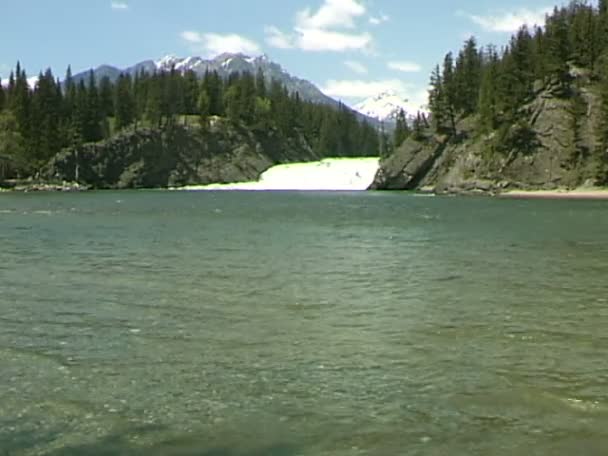 Bow falls waterval — Stockvideo