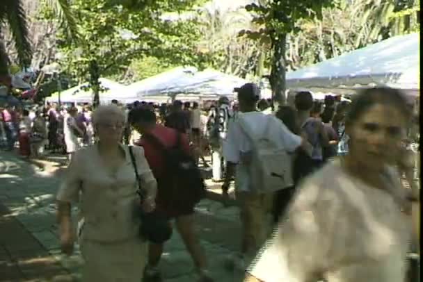 Turistas na Feira na ilha da Córsega — Vídeo de Stock