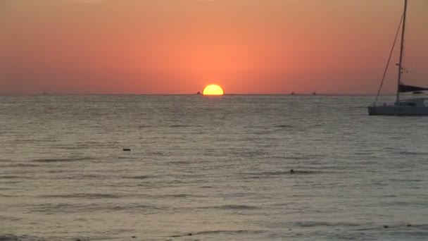 Wschód słońca nad Cabo San Lucas z łodzi — Wideo stockowe