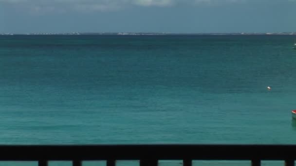 Vista al mar desde el restaurante — Vídeo de stock