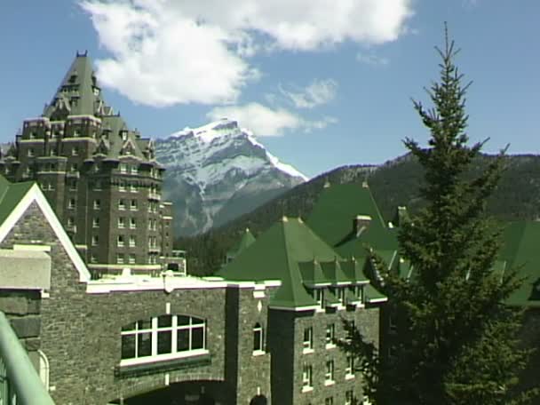 Hotel Fairmont Banff na jaře — Stock video