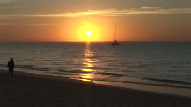 Wschód słońca nad Cabo San Lucas z łodzi — Wideo stockowe