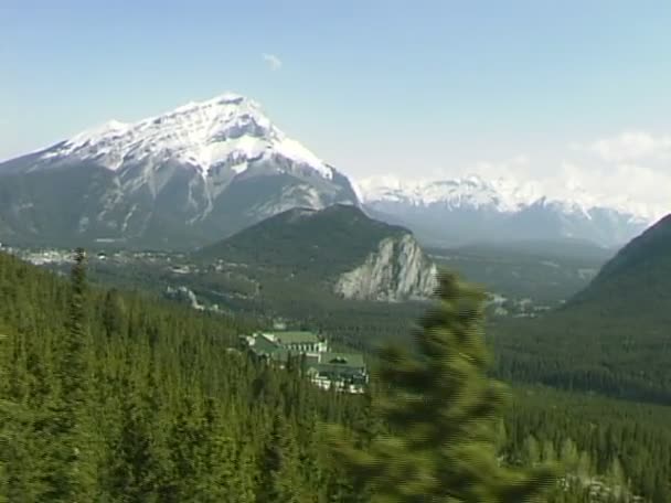 Uitzicht vanaf de kabelbaan in Canada — Stockvideo