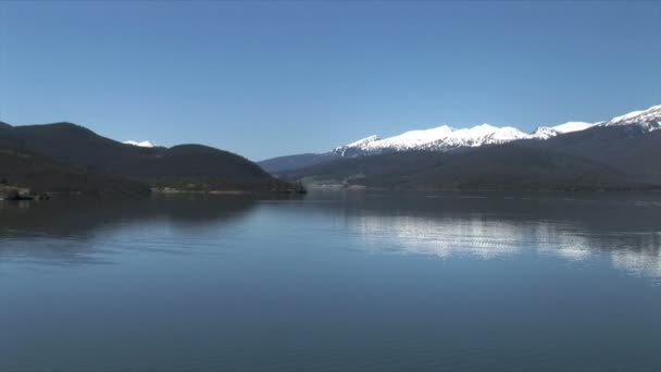 Speedboot auf dem Dillonsee — Stockvideo