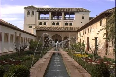 Bahçe sarayında çeşme ile 