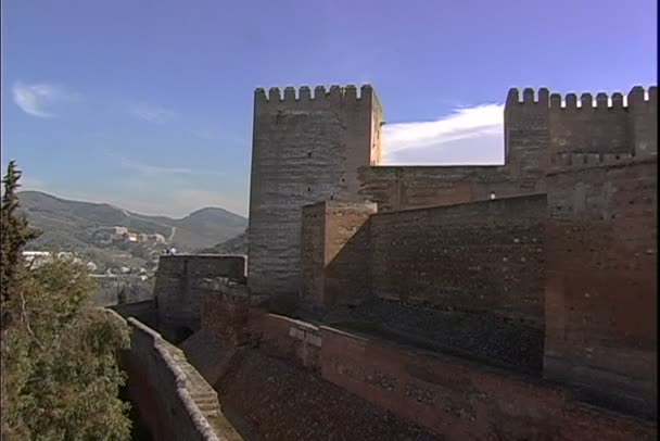 Utsikt över fästningen Alhambra i Granada — Stockvideo