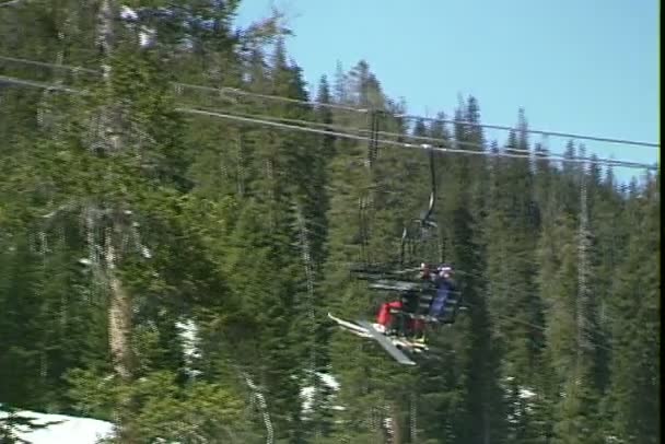 Seilbahn auf Taos Skigebiet — Stockvideo