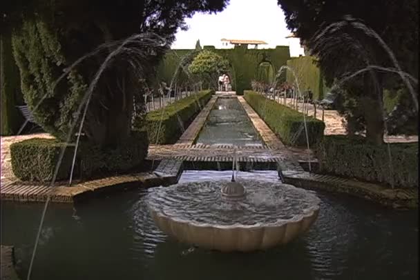 Utsikt över fästningen Alhambra i Granada — Stockvideo