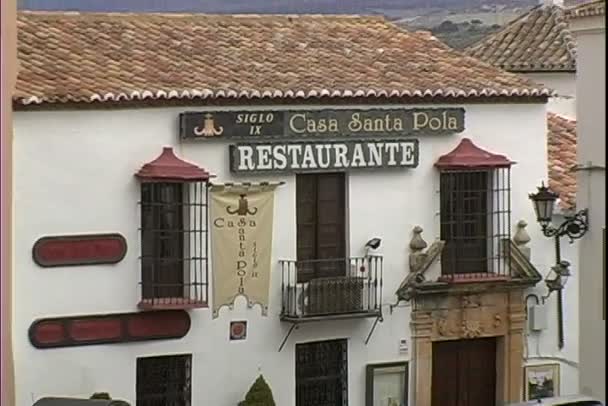 Restaurant in de stad Ronda — Stockvideo