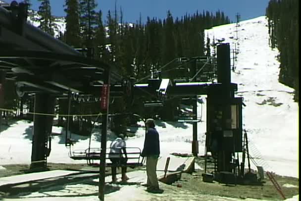 在 Taos 滑雪场缆车 — 图库视频影像