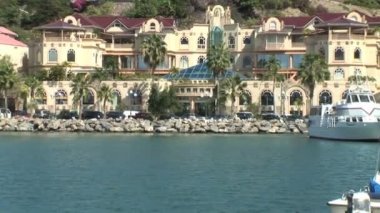 Marigot iskelede alışveriş merkezi