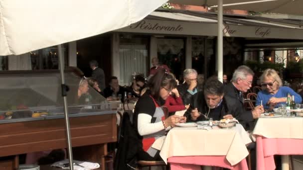 Café en el Gran Canal de Venecia — Vídeo de stock