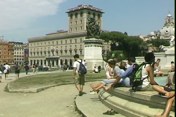 Rzym fontanna z turystów — Wideo stockowe