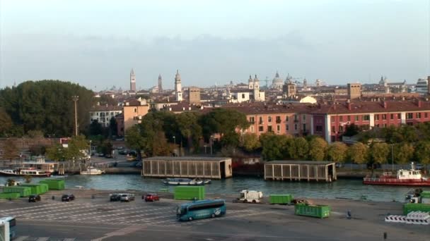 Hamnen i Venedig i Italien — Stockvideo