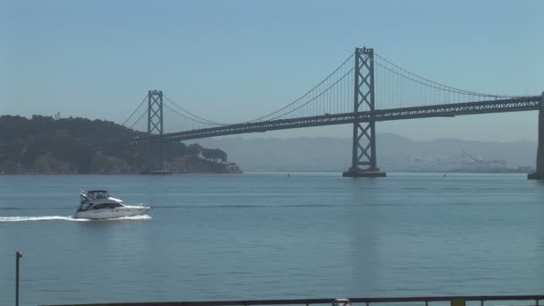 Speed Boat at at Oakland Bay Bridge — стоковое видео