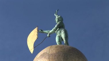 Rüzgar gülü heykel Venedik