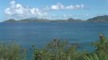 Nevis Adası St. Kitts Adası'ndan görüntüleyin