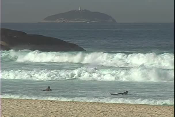 Strand van Ipanema in Rio de Janeiro — Stockvideo