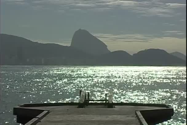 Sugarloaf montagna dal molo di Rio de Janeiro — Video Stock