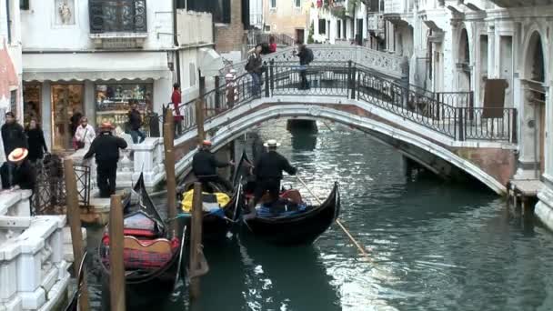 ヴェネツィアの小さな運河 — ストック動画