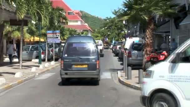 Traffic in Marigot city — Stock video