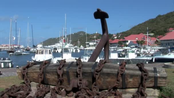 Gustavia anker in de haven — Stockvideo