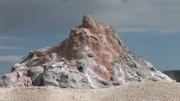 Streaming Mound no Parque Nacional de Yellowstone — Vídeo de Stock