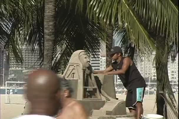 Песчаный скульптор в Рио-де-Жанейро — стоковое видео