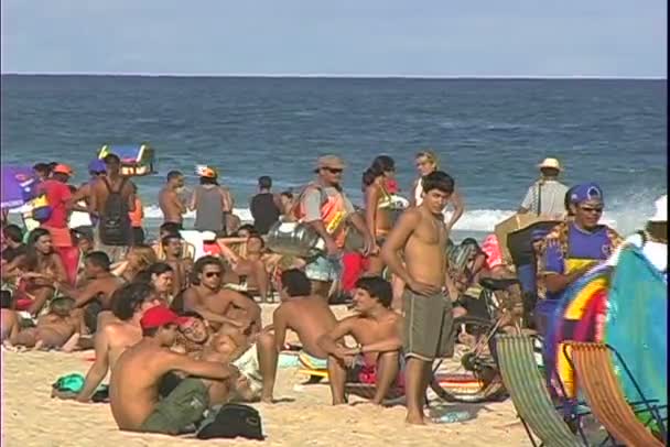 Strand van Ipanema in Rio de Janeiro — Stockvideo